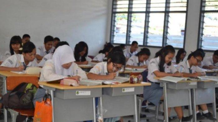 Sejumlah-siswa-sedang-mengikuti-proses-belajar-mengajar-di-salah-satu-SMA-Medan_1