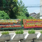 warga_medan_ramairamai_kirim_papan_bunga_untuk_topan_ginting_2025-06-30_13-37-00_8990