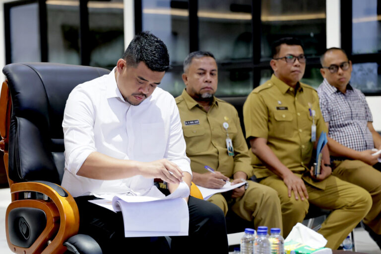 FOTO-GUBERNUR-SUMUT-SIAPKAN-1000-HUNTAP-UNTUK-KORBAN-BENCANA-SUMUT-1-scaled