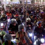 pemudik-membeli-tiket-online-di-kawasan-cilegon-banten-sabtu-293-cnbc-indonesiamuhamad-sabki-1743200389993_169