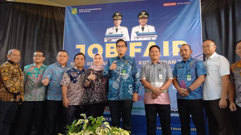 690c6369ad5f1-walikota-medan-rico-waas-saat-hadiri-job-fair-disnaker-kota-medan_medan