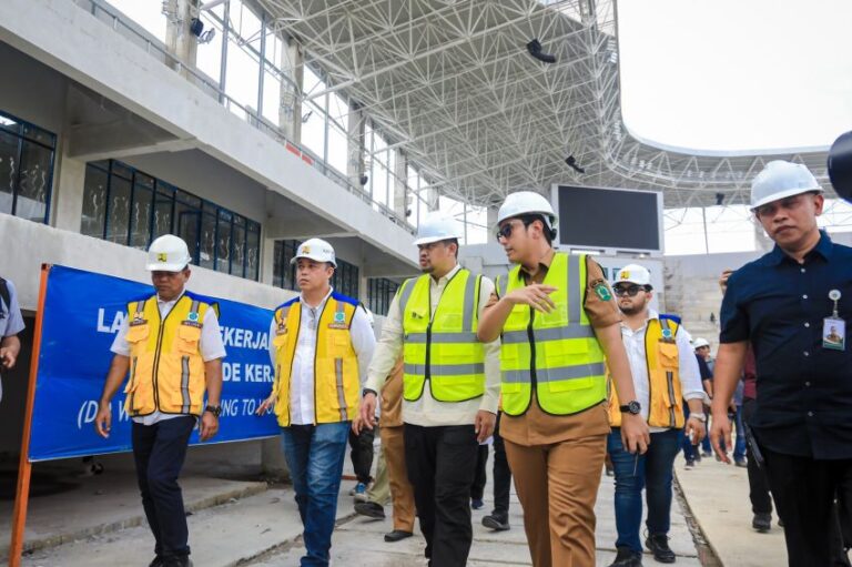 _8810_Rico-Waas-dan-Bobby-Nasution-Tinjau-Percepatan-Pembangunan-Stadion-Teladan-Jelang-AFF-U-19-2026