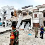 6a5f7b8941325-kondisi-rumah-mewah-rusak-parah-akibat-ledakan-dahsyat-terjadi-kompleks-elit-grand-polonia-kota-medan_medan