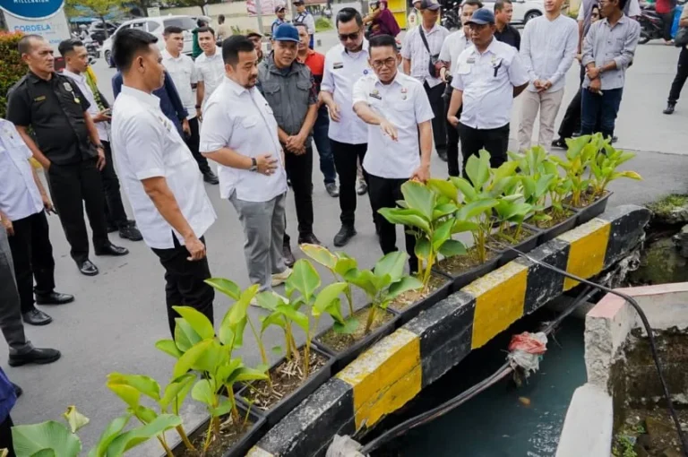 Hari-ini-saya-didampingi-Camat-Medan-Helvetia-dan-Kadis-PU-untuk-turun-meninjau-langsung-kondisi-1