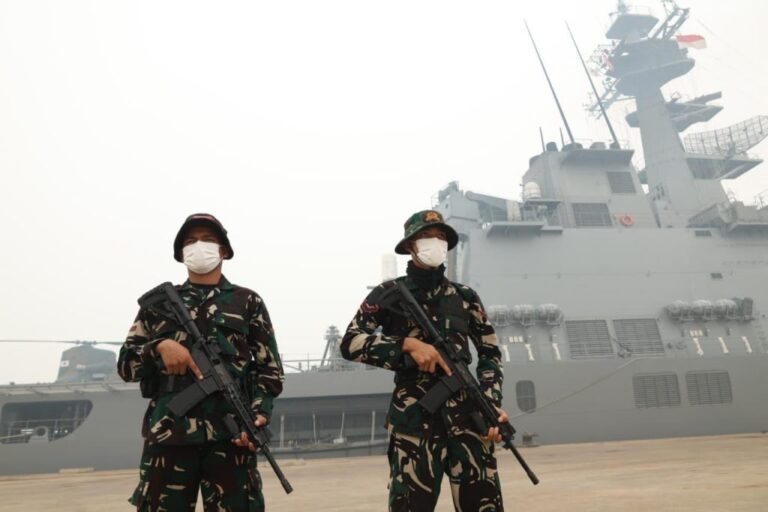 TNI-Amankan-Kedatangan-Kapal-JMSDF-JS-Kunisaki-di-Pelabuhan-Kijing