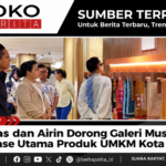 Rico Waas dan Airin di Galeri Batik